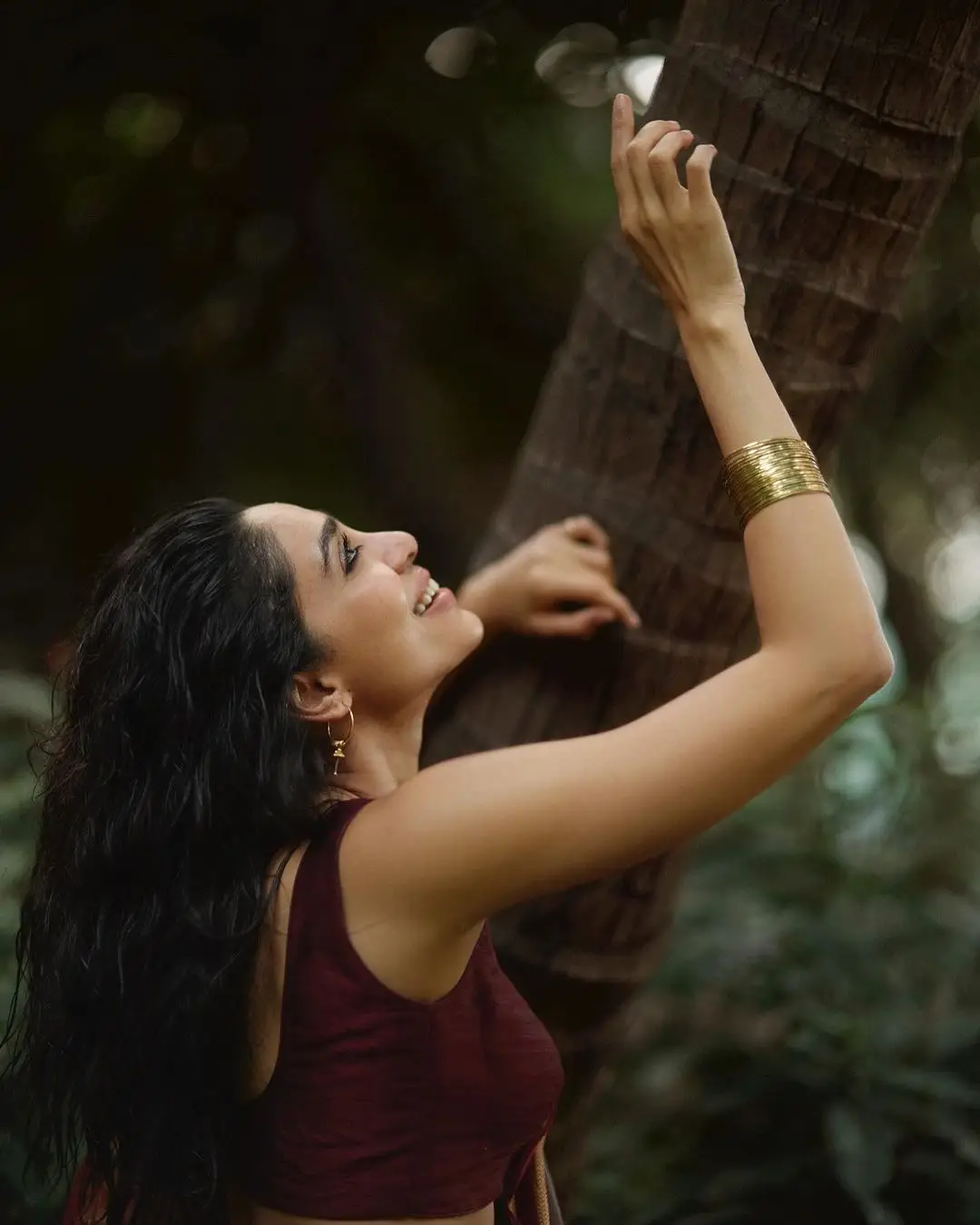 Sobhita Dhulipala in Violet Saree Sleeveless Maroon Blouse